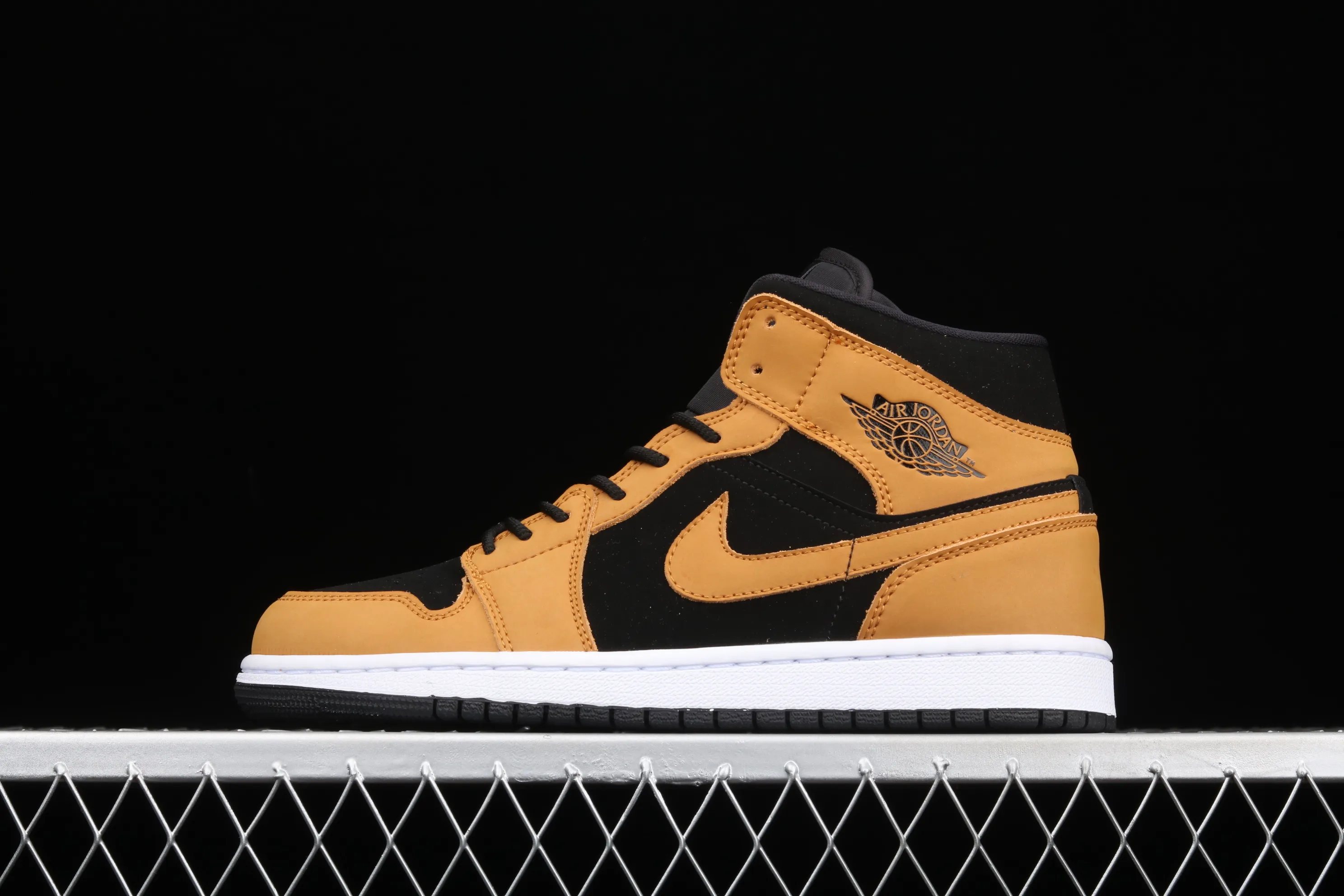 All categories Air Jordan Jordan series basketball shoes Air Jordan 1 Mid G version pure original Air Jordan 1 Mid AJ1 Joe 1 wheat color China basketball shoes DB5453-700